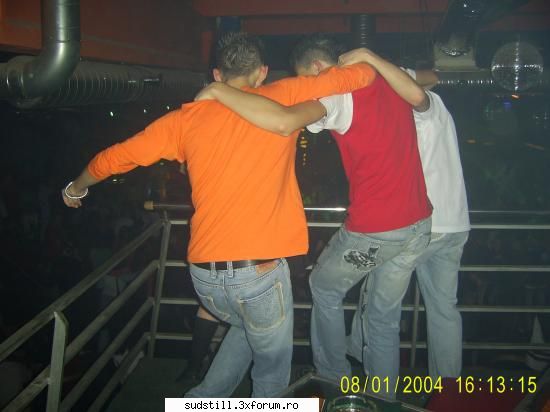 POZEEEE!!=)) - primul din dreapta e al meu..:D - Contact