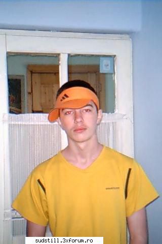 POZEEEE!!=)) - bre....hai k va dau si io poaza mea....is km mic - Contact